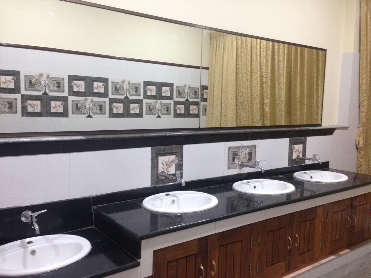 Hotel Suriyapriya Cuddalore 外观 照片